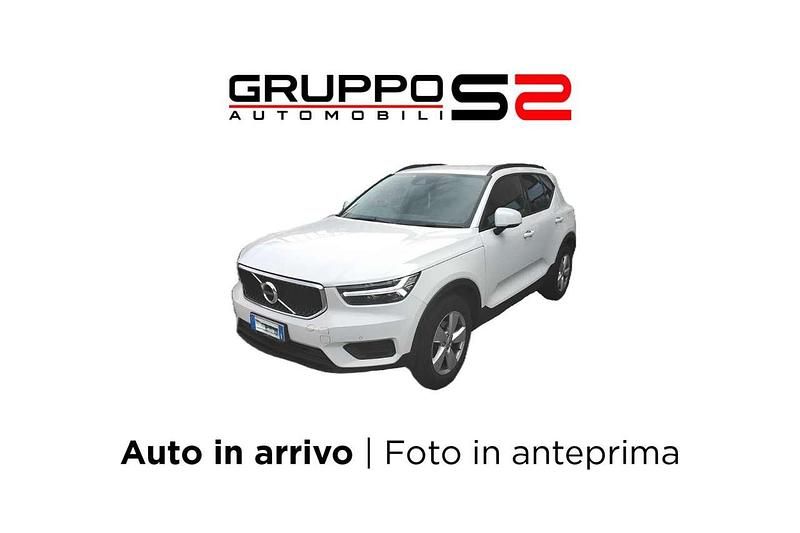 Usata Volvo XC40 Momentum 129 CV (94 kW) 2022 Bianco SUV