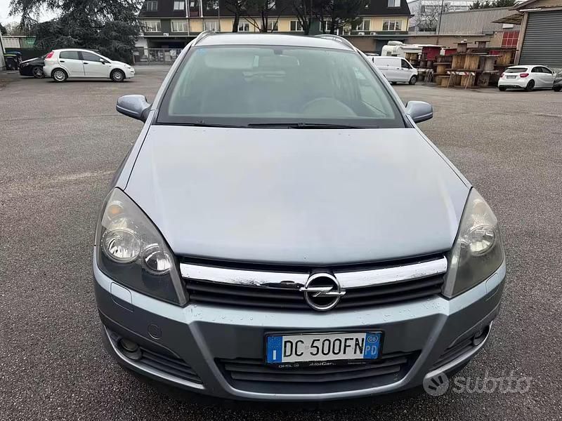 Usata Opel Astra Cosmo 101 CV (74 kW) 2006 Grigio Station wagon