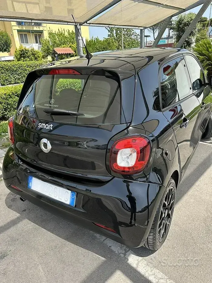 Usata Smart ForFour 71 CV (52 kW) 2015 Nero Utilitaria