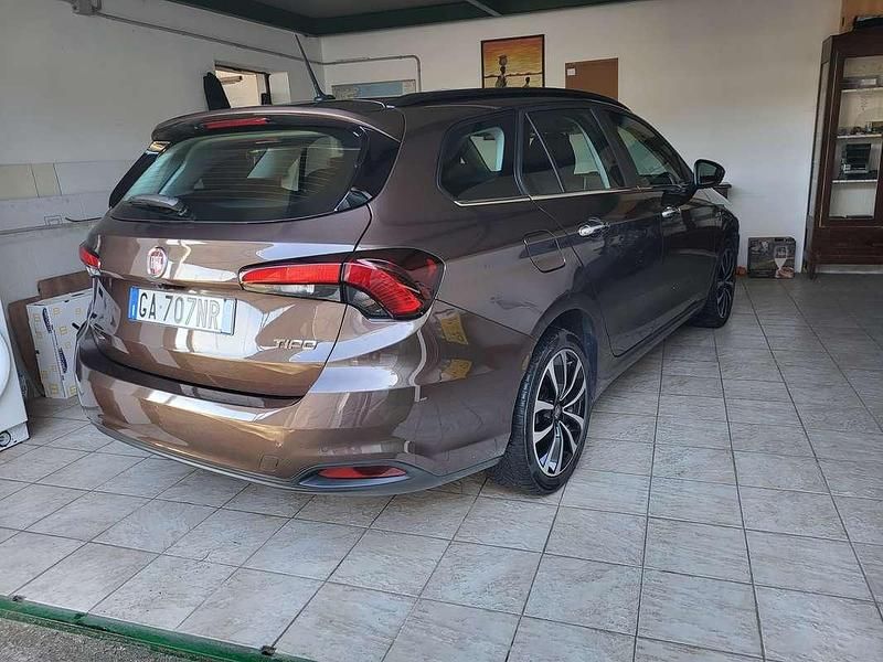 Usata Fiat Tipo Lounge 120 CV (88 kW) 2020 Marrone Station wagon