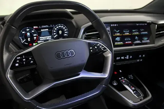 Occasion Audi Q4 e-tron S-Line 210 kW (286 ch) 2024 Gris SUV