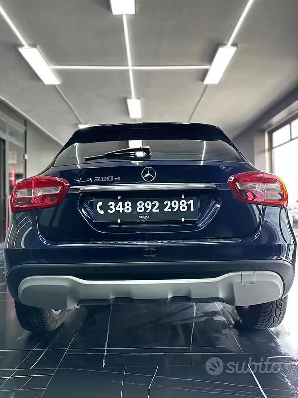 Usata Mercedes GLA200 Premium 136 CV (100 kW) 2017 Blu SUV