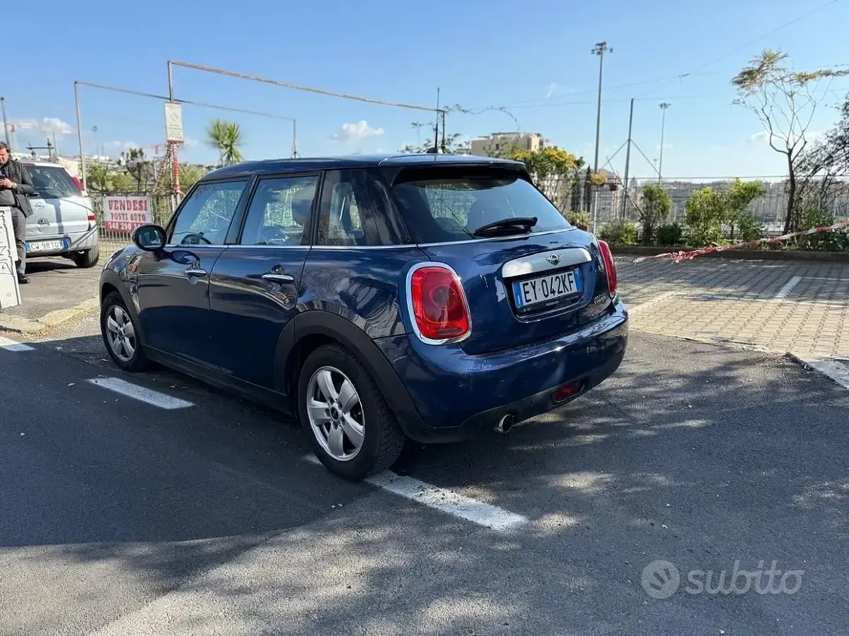 Usata Mini Cooper D Business 116 CV (85 kW) 2015 Blu Utilitaria