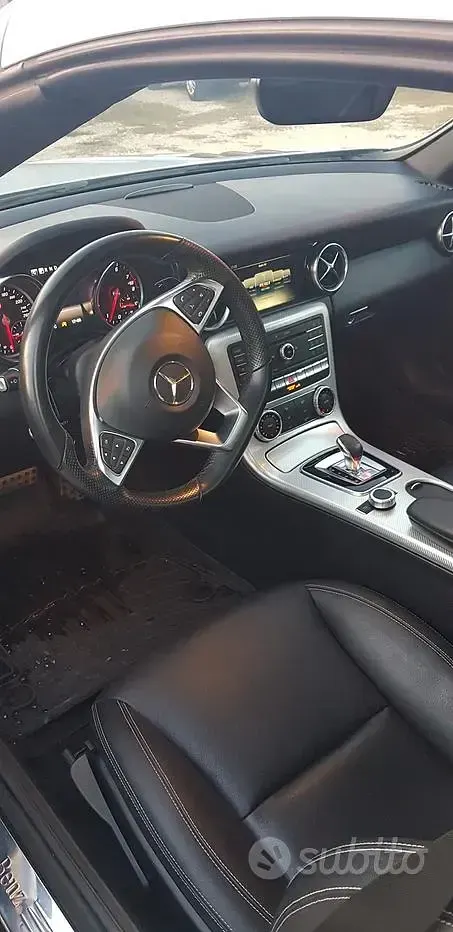 Usata Mercedes SLC200 184 CV (135 kW) 2018 Grigio Cabrio