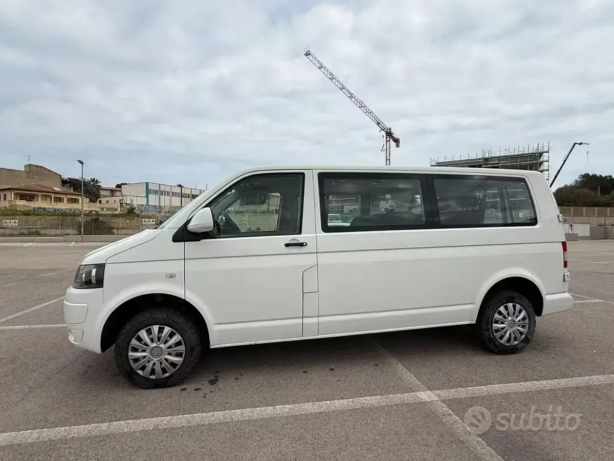 Usata VW Caravelle 140 CV (102 kW) 2011 Bianco Furgone