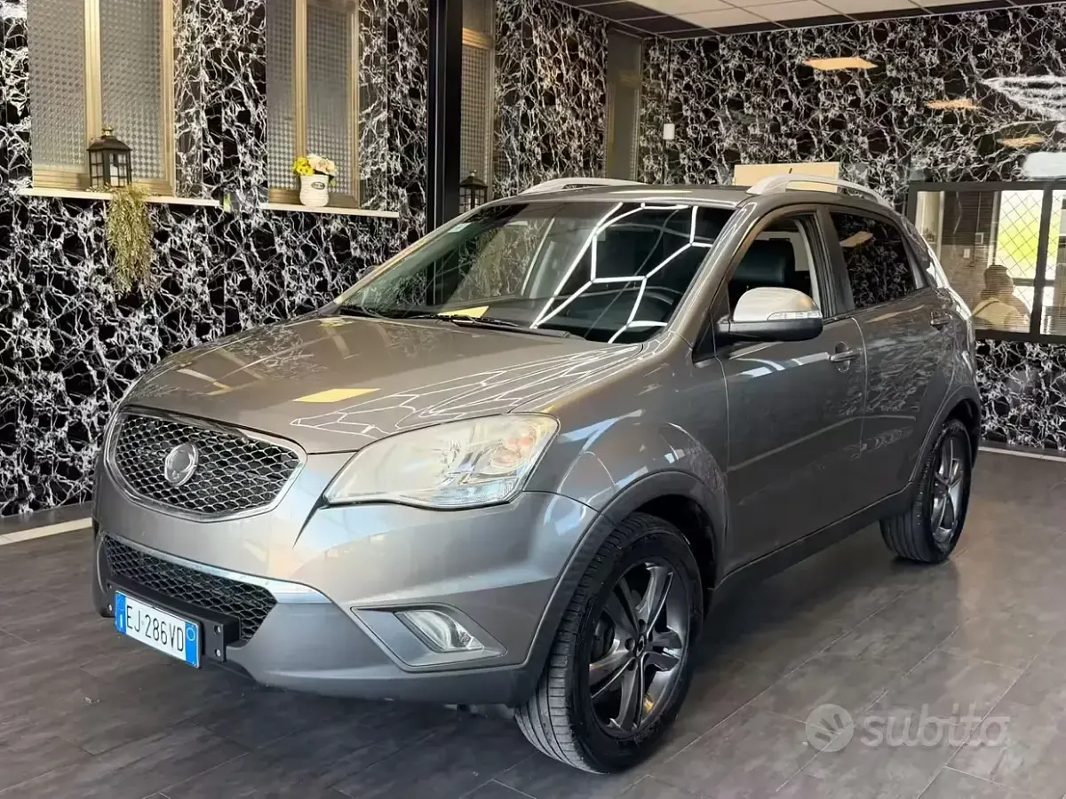 Usata SsangYong Korando 175 CV (128 kW) 2011 Grigio SUV