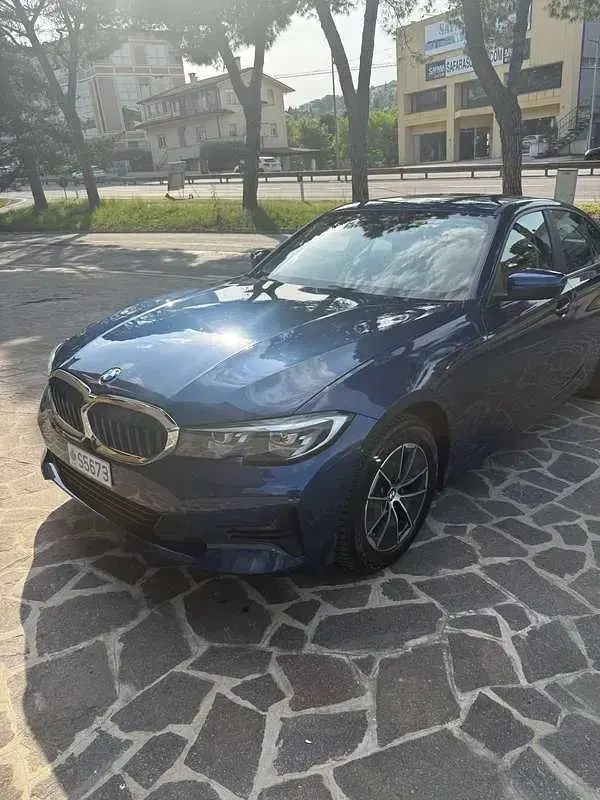 Usata BMW 316 122 CV (89 kW) 2022 Blu/azzurro Berlina
