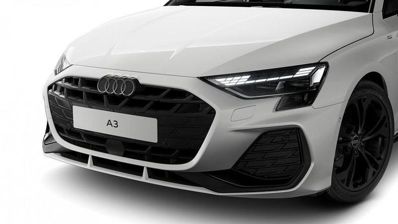 Nuova Audi A3 S-Line 2026 Bianco arkona Berlina