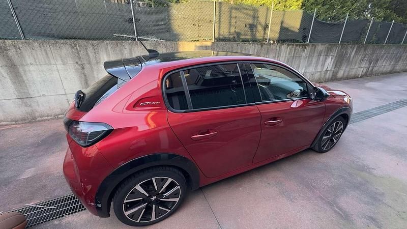 Usata Peugeot 208 GT-line 101 CV (74 kW) 2020 Utilitaria