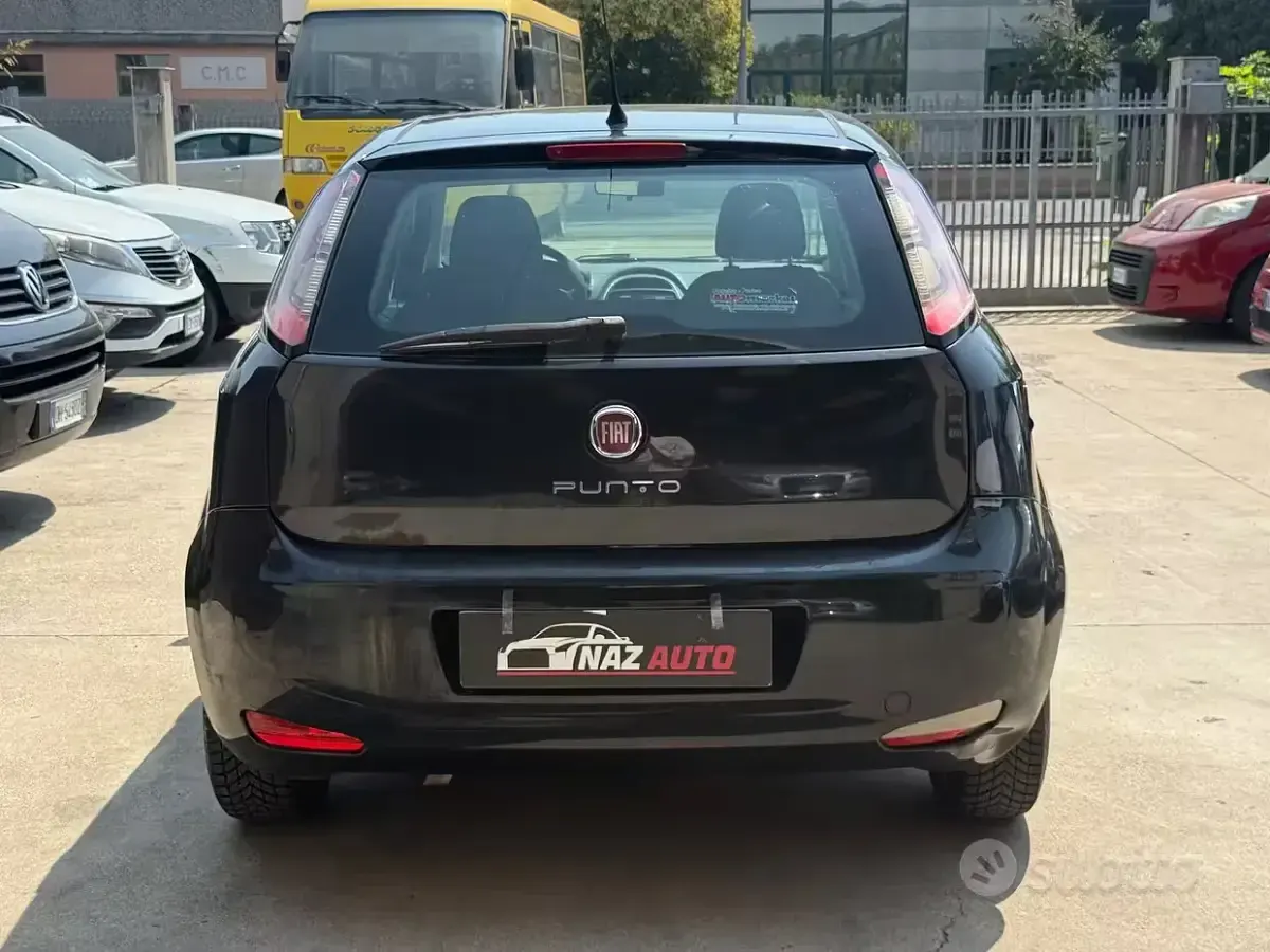 Usata Fiat Punto Lounge 69 CV (50 kW) 2013 Nero Utilitaria