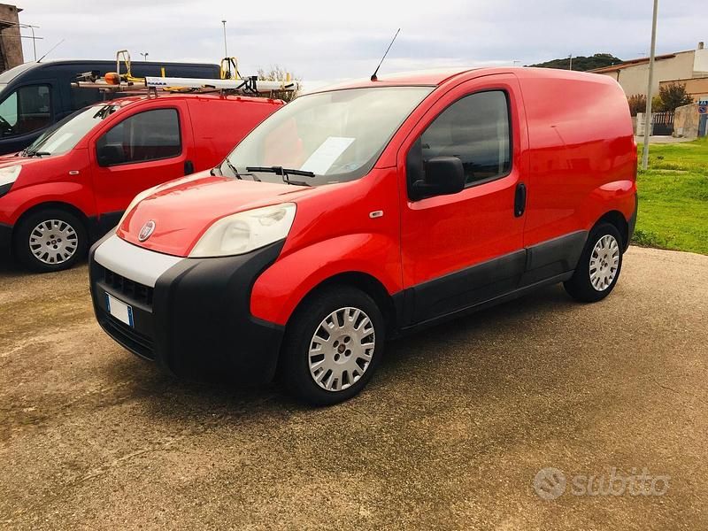 Rosso Usata 2015 Fiat Fiorino Monovolume | 5800 € (Buon prezzo) - Immagine 1/4