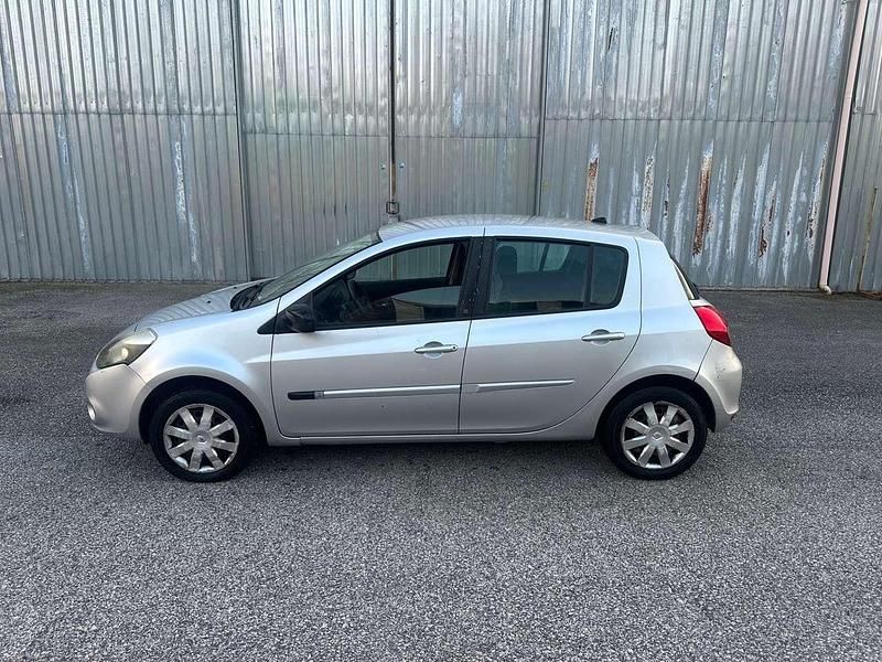 Usata Renault Clio IV Dynamique 103 CV (75 kW) 2012 Grigio Berlina