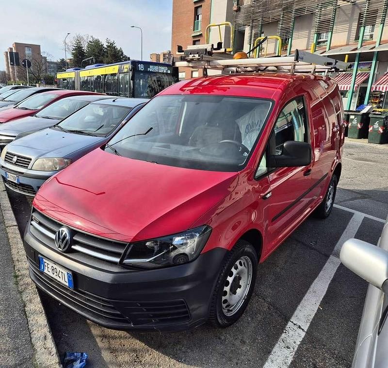 Begagnad VW Caddy 110 HK (80 kW) 2016 Röd Minibuss