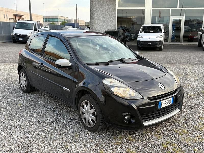 Usata Renault Clio II Dynamique 103 CV (75 kW) 2011 Nero Berlina