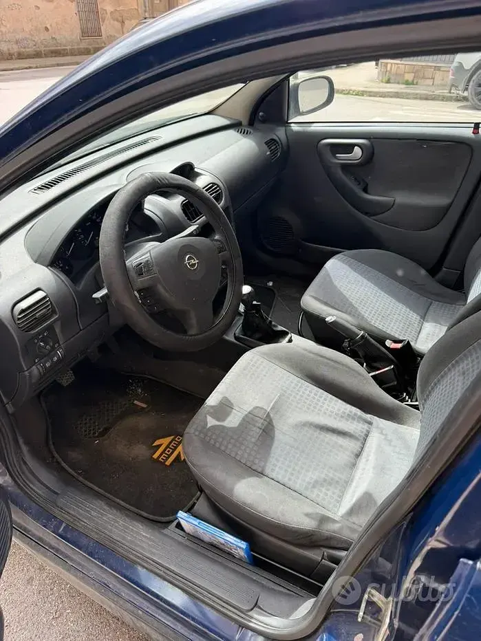 Usata Opel Corsa 69 CV (50 kW) 2004 Blu Utilitaria