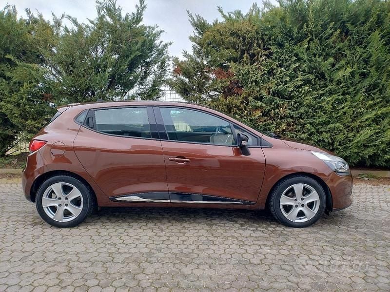 Usata Renault Clio IV Dynamique 90 CV (66 kW) 2013 Marrone Berlina