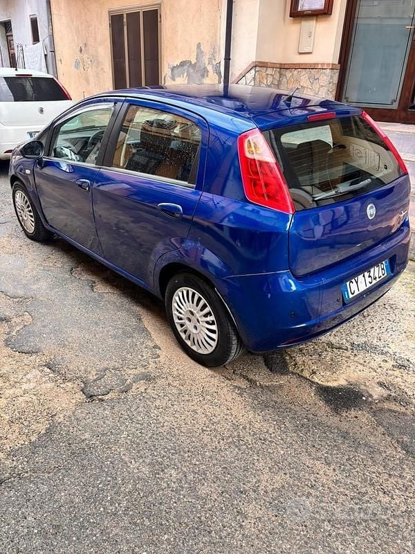 Usata Fiat Grande Punto 65 CV (47 kW) 2005 Blu Utilitaria