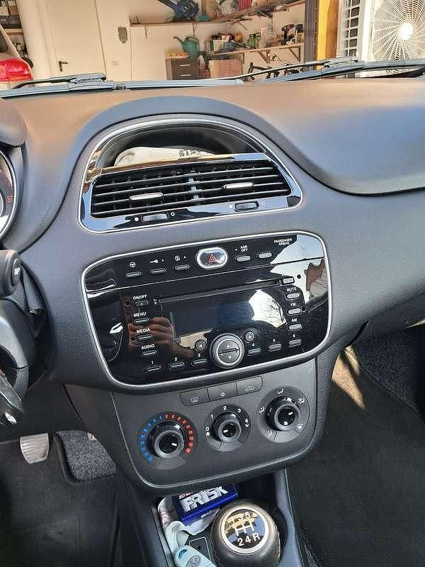 Usata Fiat Punto Lounge 95 CV (69 kW) 2016 Nero Berlina
