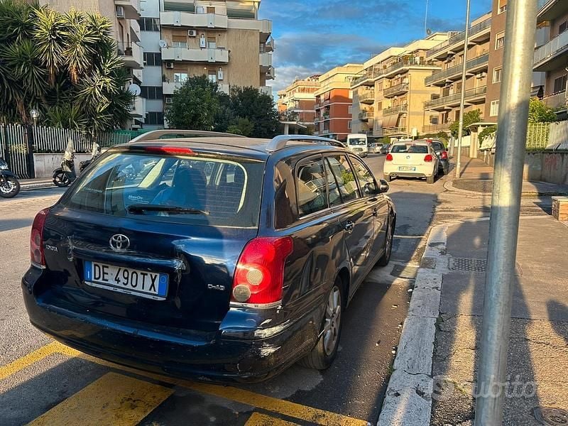 Usata Toyota Avensis 2006 Blu Station wagon