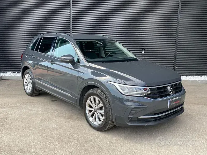 Usata VW Tiguan Life 150 CV (110 kW) 2024 Grigio metallizzato SUV