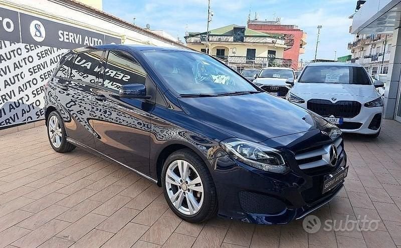 Usata Mercedes B180 Executive 109 CV (80 kW) 2018 Blu Monovolume