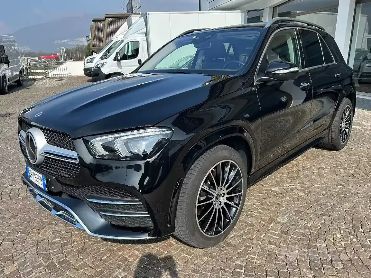 Usata Mercedes GLE450 AMG Premium Plus 367 CV (269 kW) 2023 Nero metallizzato SUV