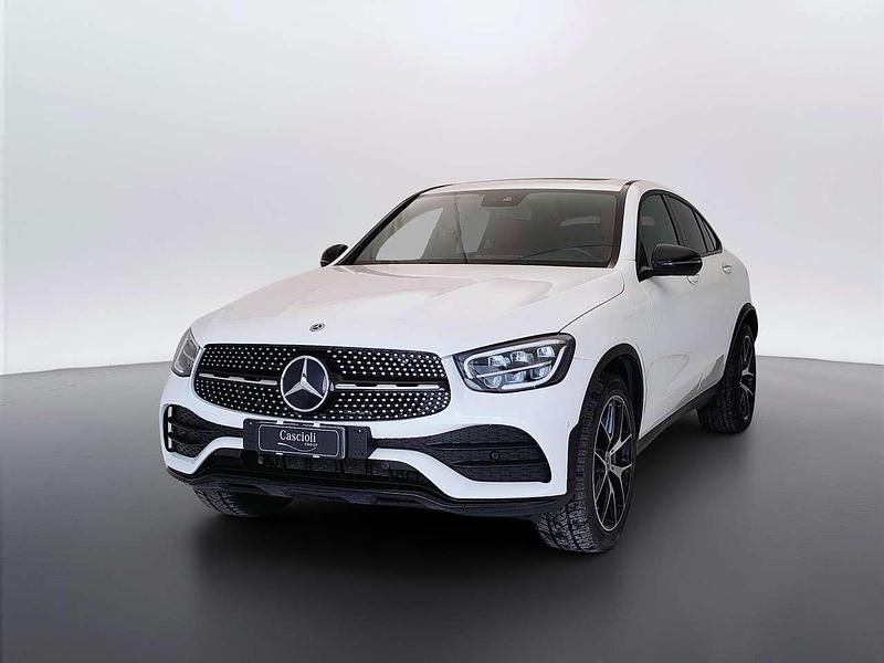 Usata Mercedes GLC300e Premium Plus 194 CV (142 kW) 2021 Bianco diamante meta Coupé