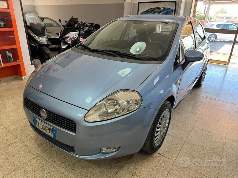 Usata Fiat Grande Punto Dynamic 65 CV (47 kW) 2006 Blu Utilitaria
