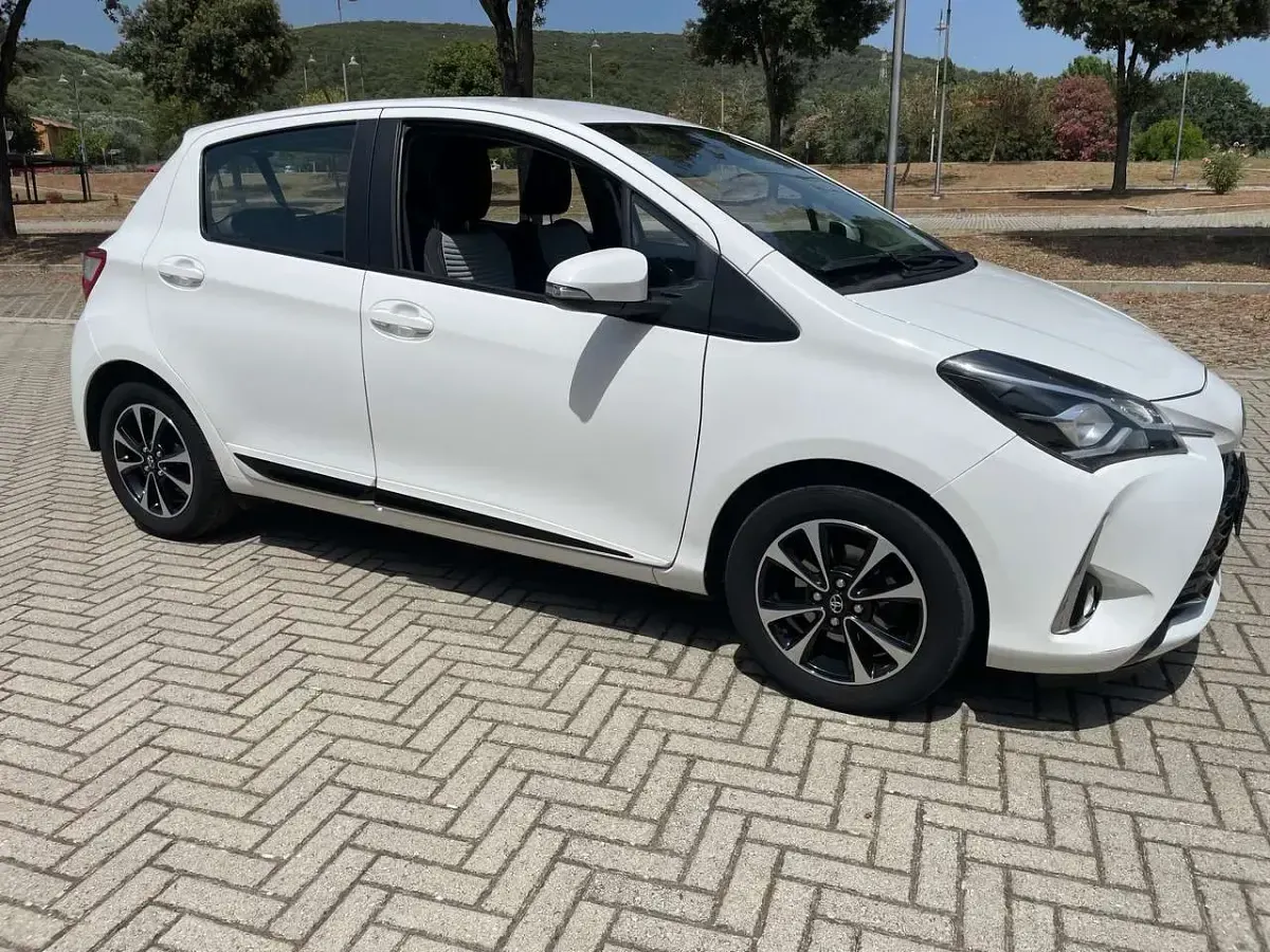 Usata Toyota Yaris Active 72 CV (52 kW) 2020 Bianco Berlina
