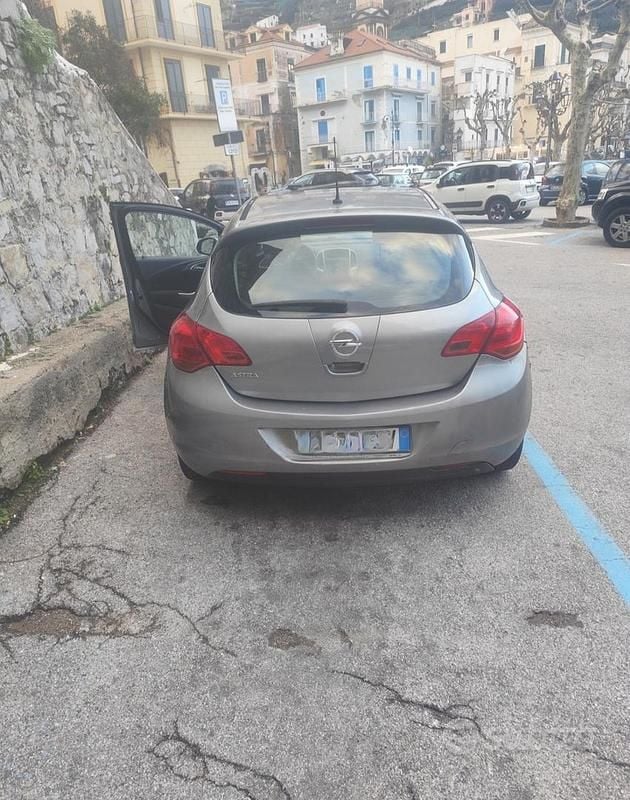 Usata Opel Astra 100 CV (73 kW) 2010 Grigio Berlina