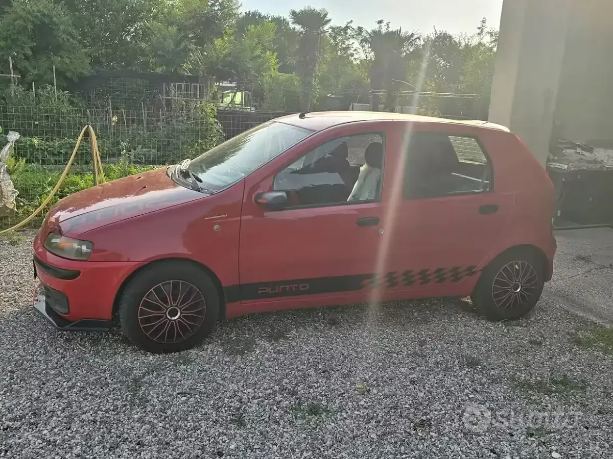 Usata Fiat Punto 80 CV (58 kW) 2002 Rosso Utilitaria