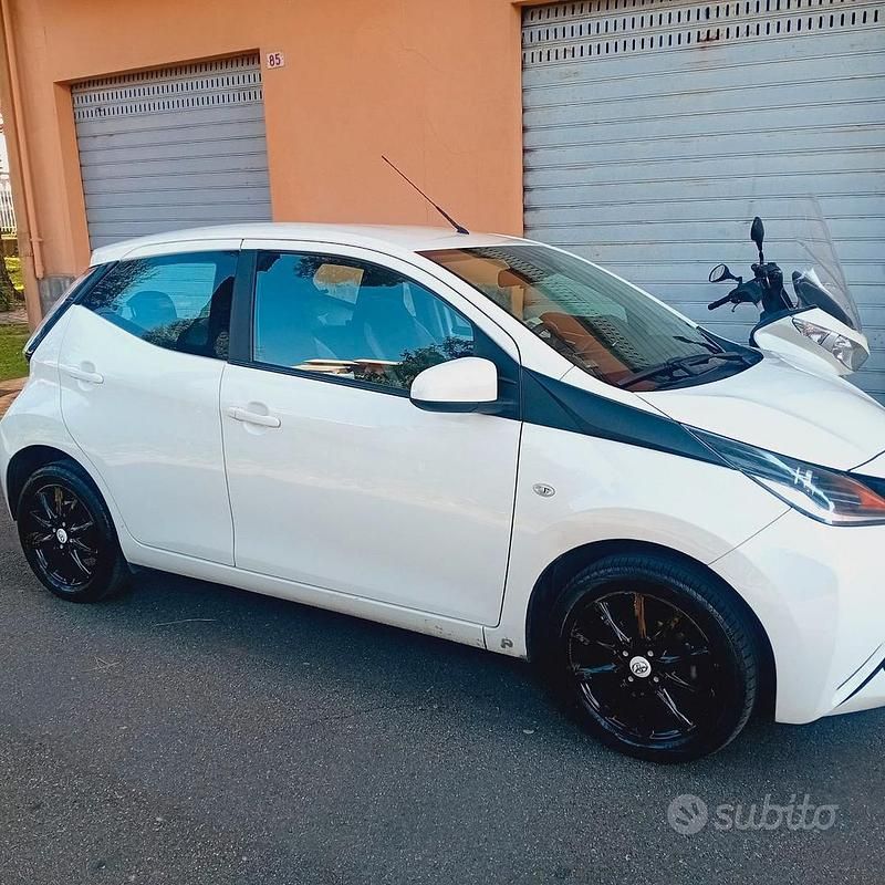 Usata Toyota Aygo 69 CV (50 kW) 2016 Utilitaria
