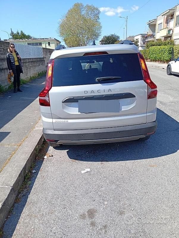 Usata Dacia Jogger 100 CV (73 kW) 2022 Grigio Monovolume
