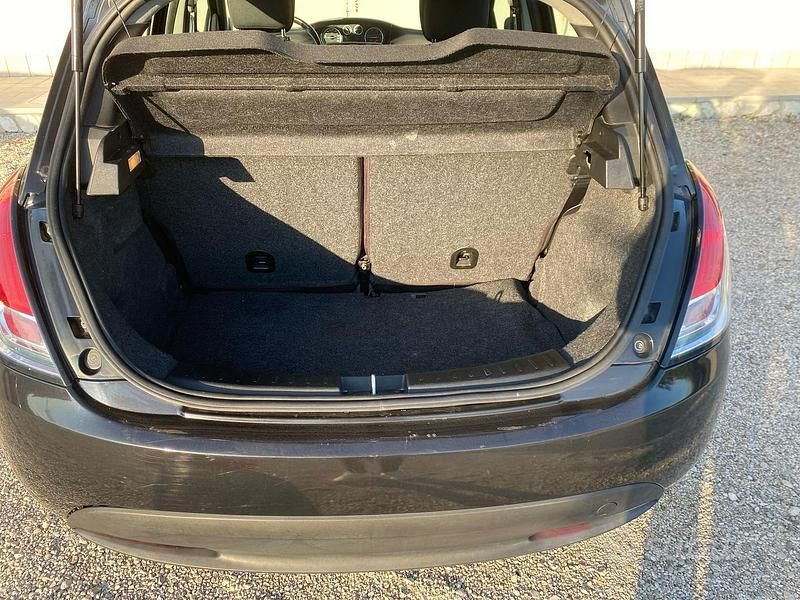 Usata Lancia Ypsilon 69 CV (50 kW) 2011 Nero Utilitaria