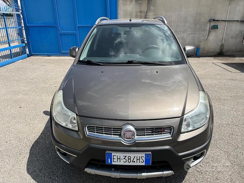 Usata Fiat Sedici 135 CV (99 kW) 2011 Grigio SUV