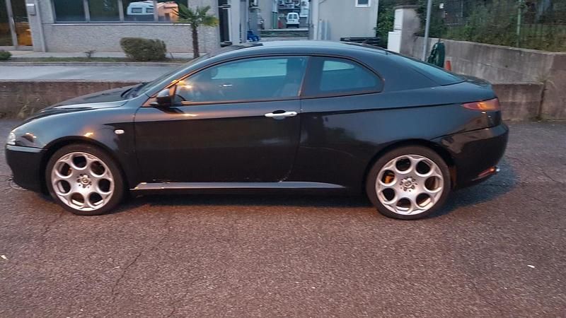 Usata Alfa Romeo GT Distinctive 150 CV (110 kW) 2004 Nero Coupé