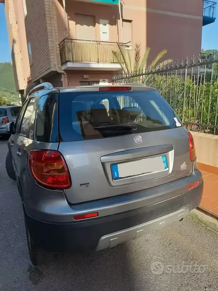Usata Fiat Sedici Emotion 135 CV (99 kW) 2012 Grigio SUV