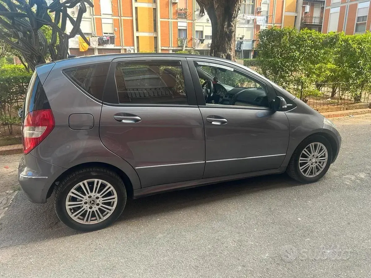Usata Mercedes A180 Avantgarde 109 CV (80 kW) 2009 Grigio Berlina