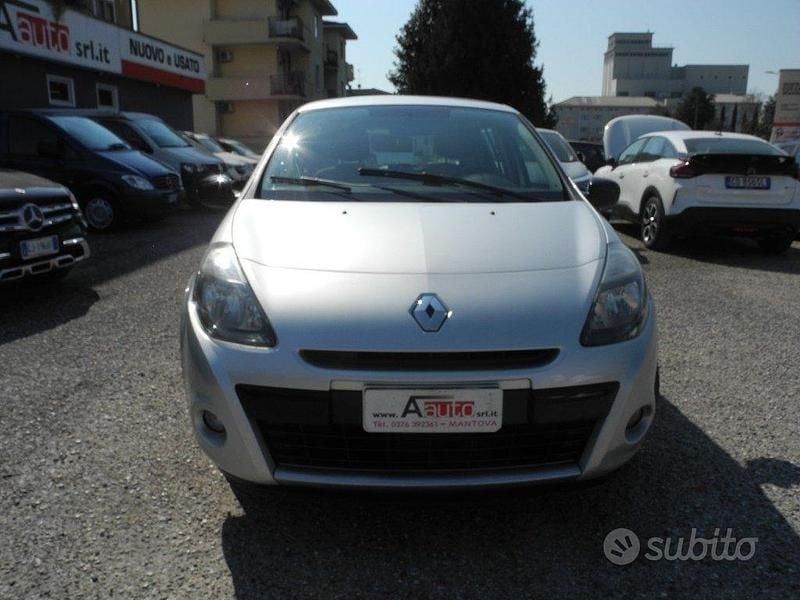 Usata Renault Clio II 65 CV (47 kW) 2010 Grigio Berlina