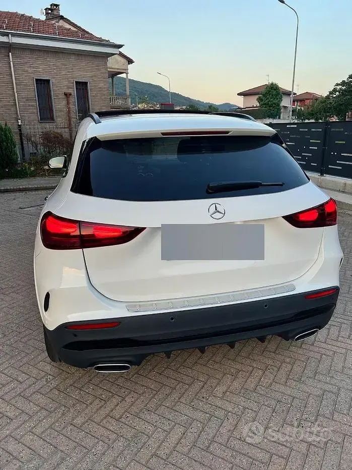 Usata Mercedes GLA200 Premium 163 CV (119 kW) 2023 Bianco SUV