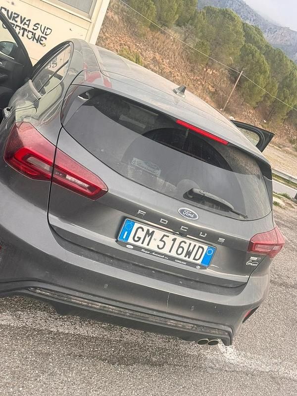 Usata Ford Focus 125 CV (91 kW) 2023 Grigio Berlina