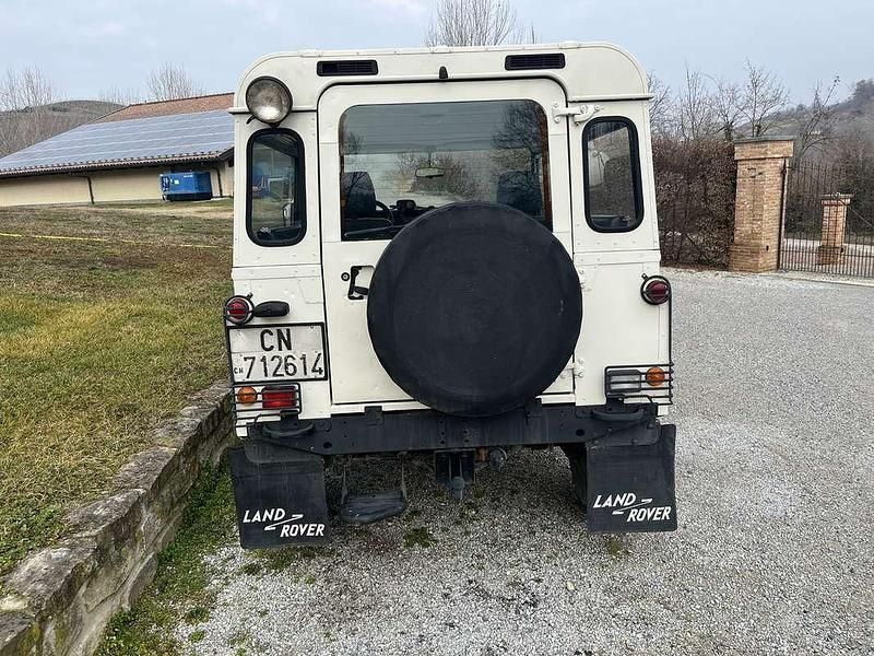 Usata Land Rover Defender 86 CV (63 kW) 1988 Bianco Station wagon