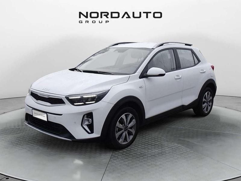 Blu/azzurro Usata 2024 Kia Stonic Urban SUV | 15.900 € (Buon prezzo) - Immagine 1/3