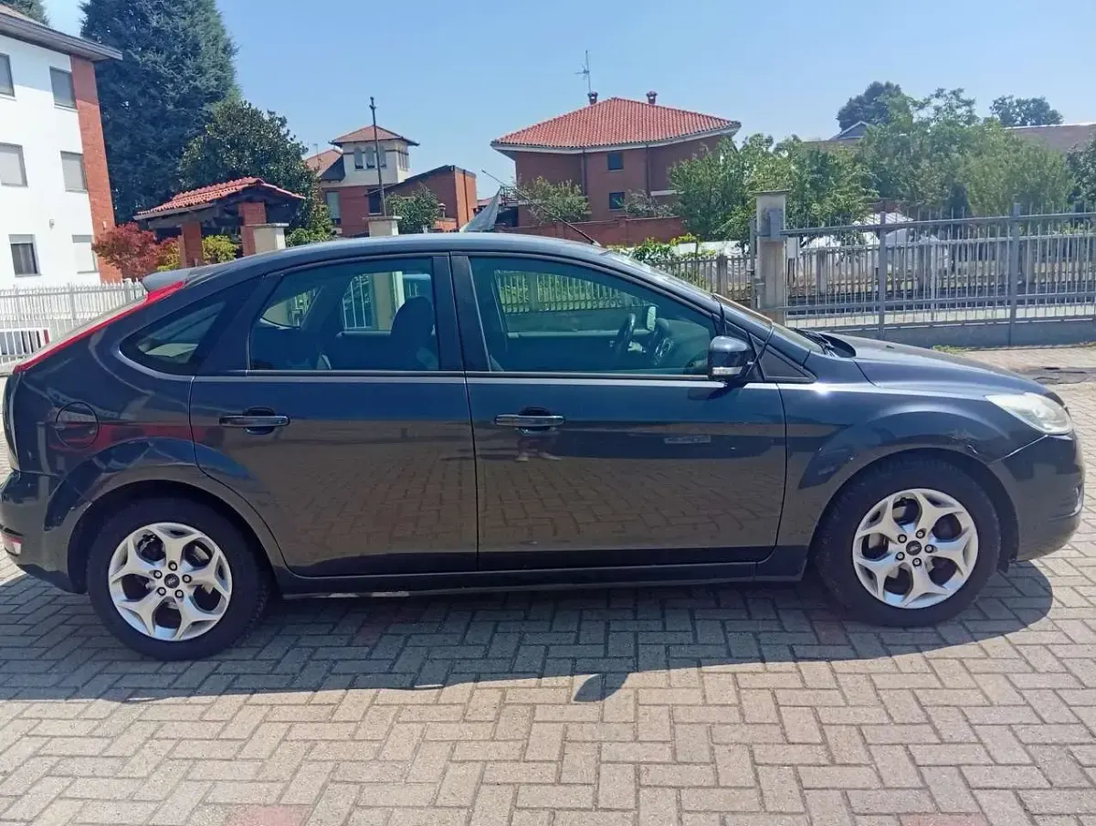 Usata Ford Focus Titanium 116 CV (85 kW) 2010 Grigio quarzo met Berlina