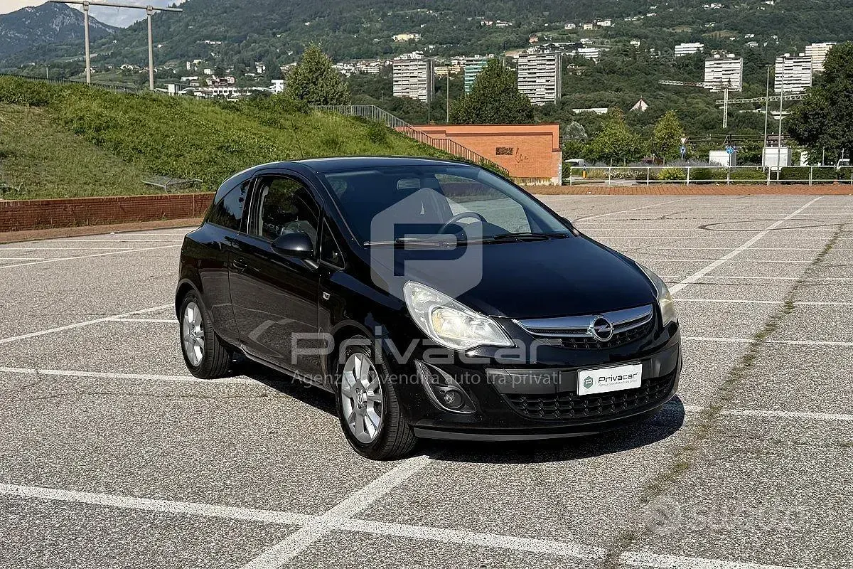 Usata Opel Corsa 95 CV (69 kW) 2011 Nero Utilitaria
