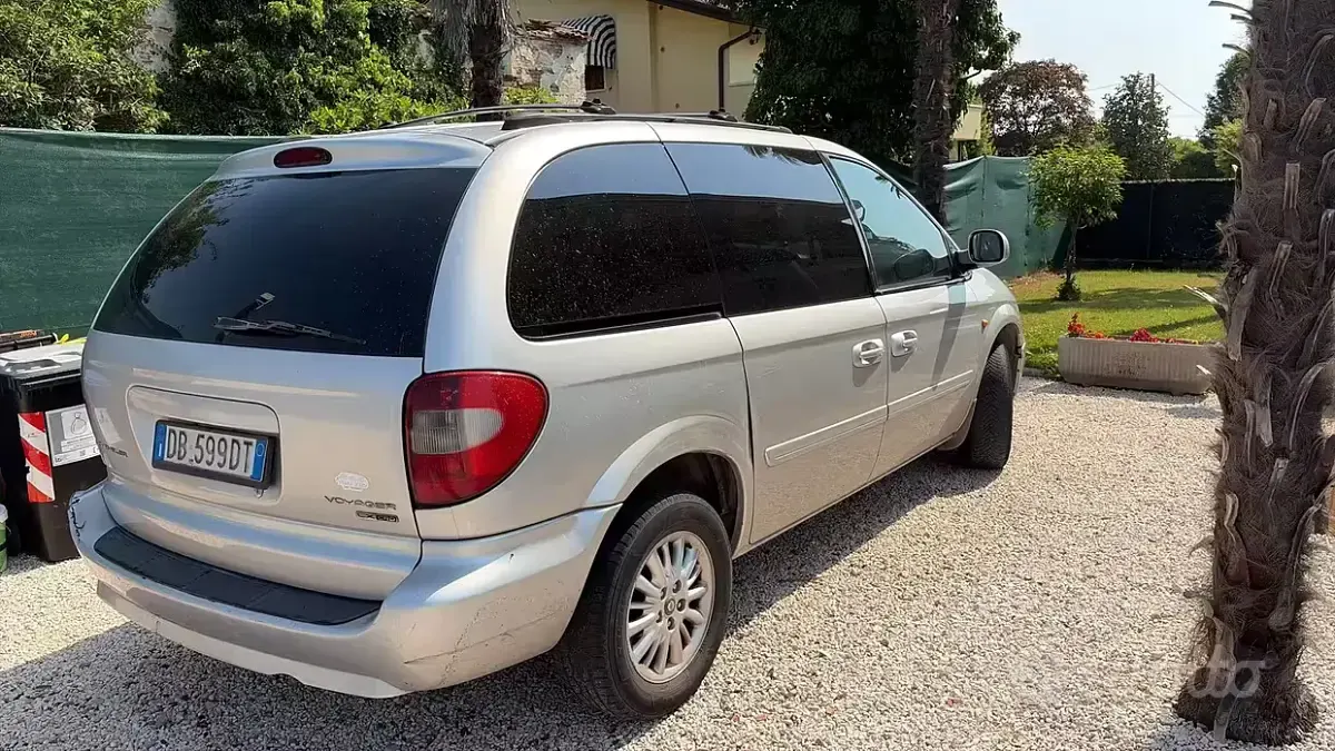 Usata Chrysler Grand Voyager 150 CV (110 kW) 2008 Grigio Monovolume