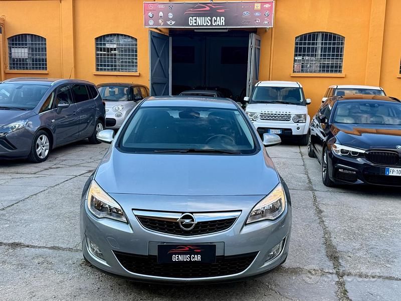 Usata Opel Astra Cosmo 101 CV (74 kW) 2010 Grigio Berlina