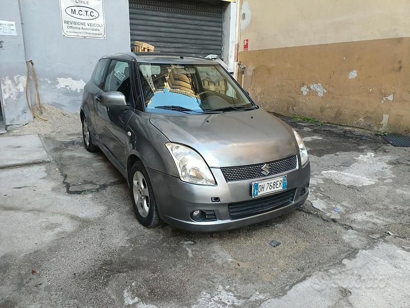 Brugt Suzuki Swift 92 HK (67 kW) 2005 Grå Hatchback