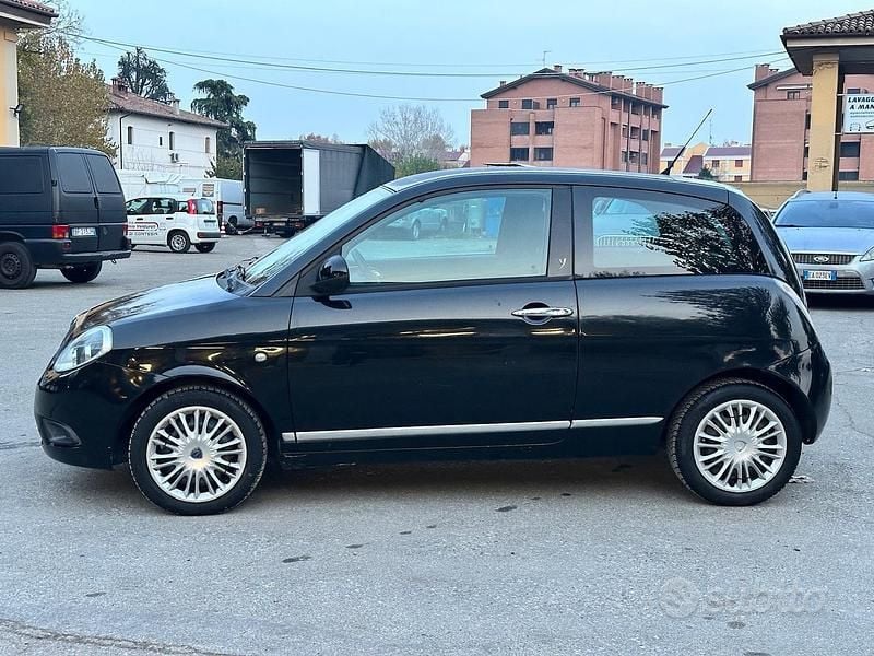 Usata Lancia Ypsilon Platinum 69 CV (50 kW) 2011 Nero Utilitaria