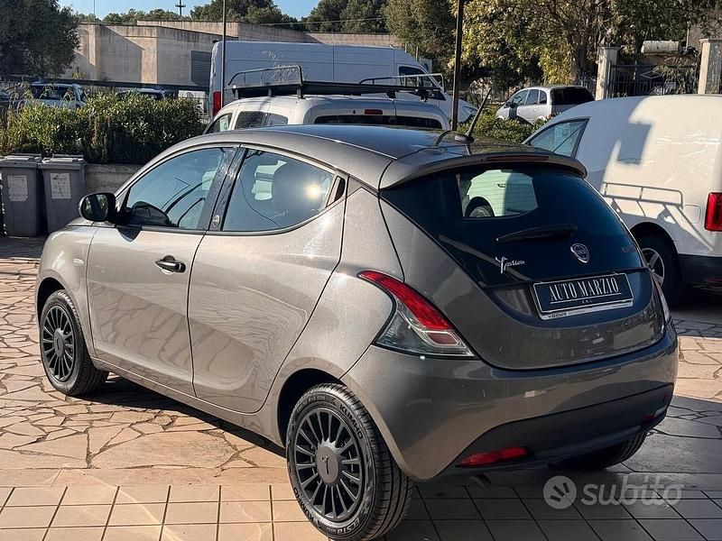 Usata Lancia Ypsilon S 70 CV (51 kW) 2021 Grigio Utilitaria